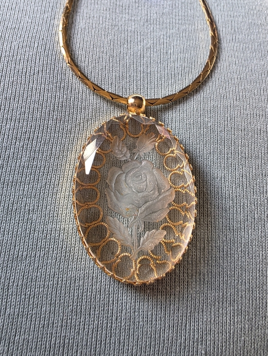 Jewelry - Vintage 1970s Lucite Rose Necklace Wirh Gold Tone Chain